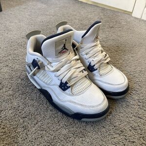 Air Jordan 4 Retro Midnight Navy Sneakers